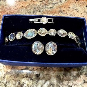 Swarovski Brilliant Sparkling Crystal Bracelet and Earrings Set